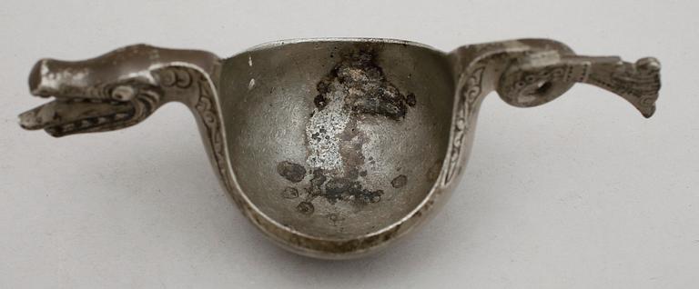 KÅSA, tenn, sign HN, 1800-/1900-tal.