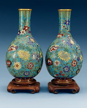 1492. A pair of cloisonné vases, Qing dynasty (1644-1912).