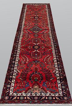 A Hamadan runner, c. 402 x 109 cm.