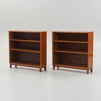 A pair of mahogany-veneered bookcases, 1930's/40's.