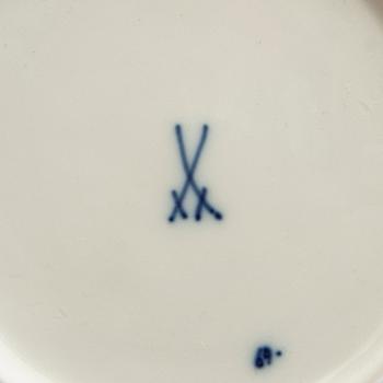 Service 89 pcs "Onion Pattern" Meissen, second half of the 20th century.