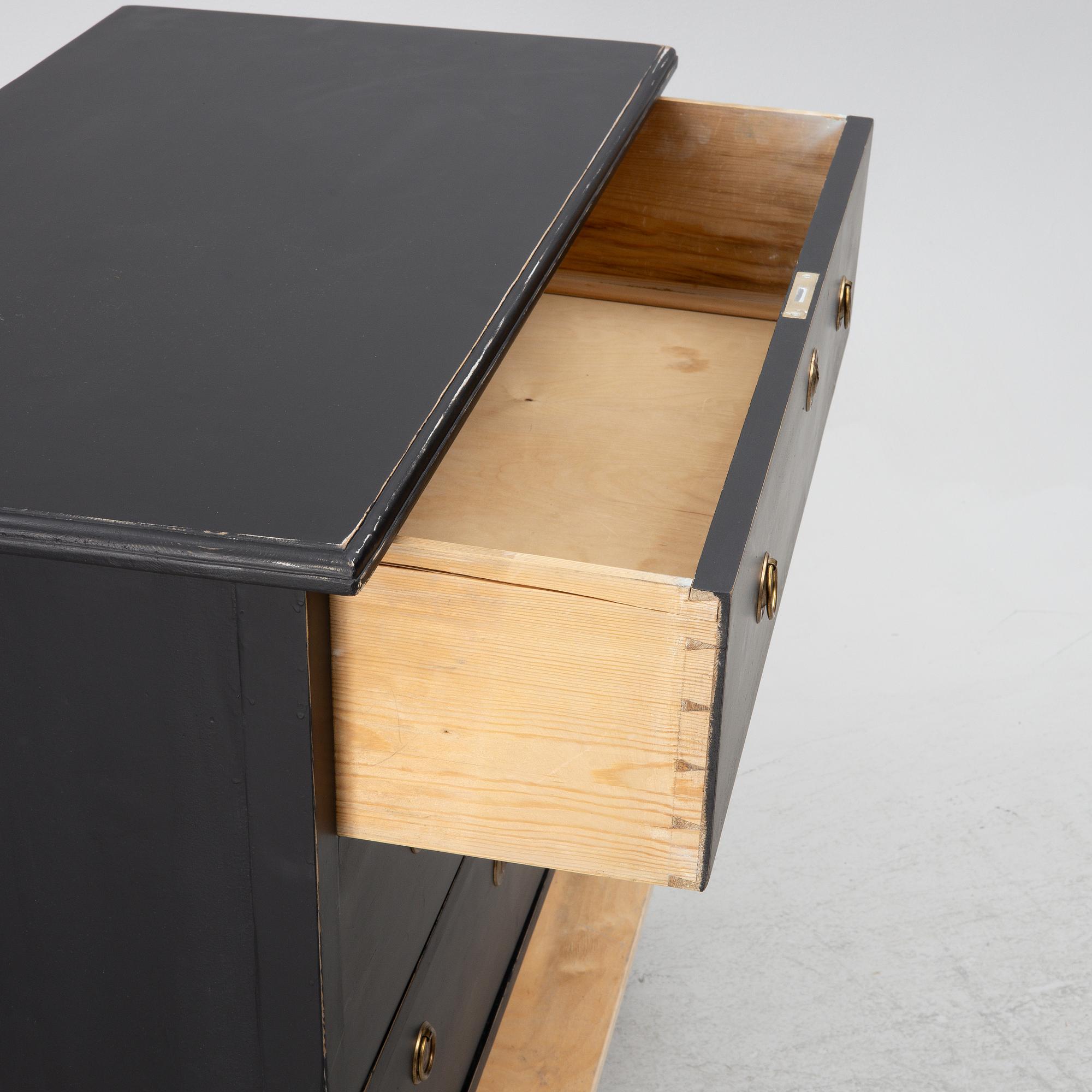 Chest of drawers, first half of the 20th century.