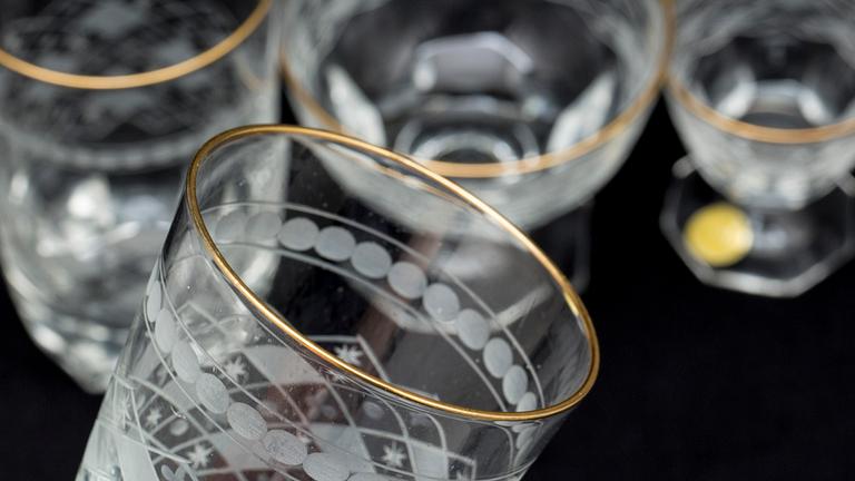 GLASSERVIS, 32 dlr, Kosta, 1900-talets första hälft.