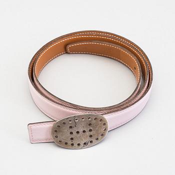 A REVERSIBLE LEATHER BELT, size 85.