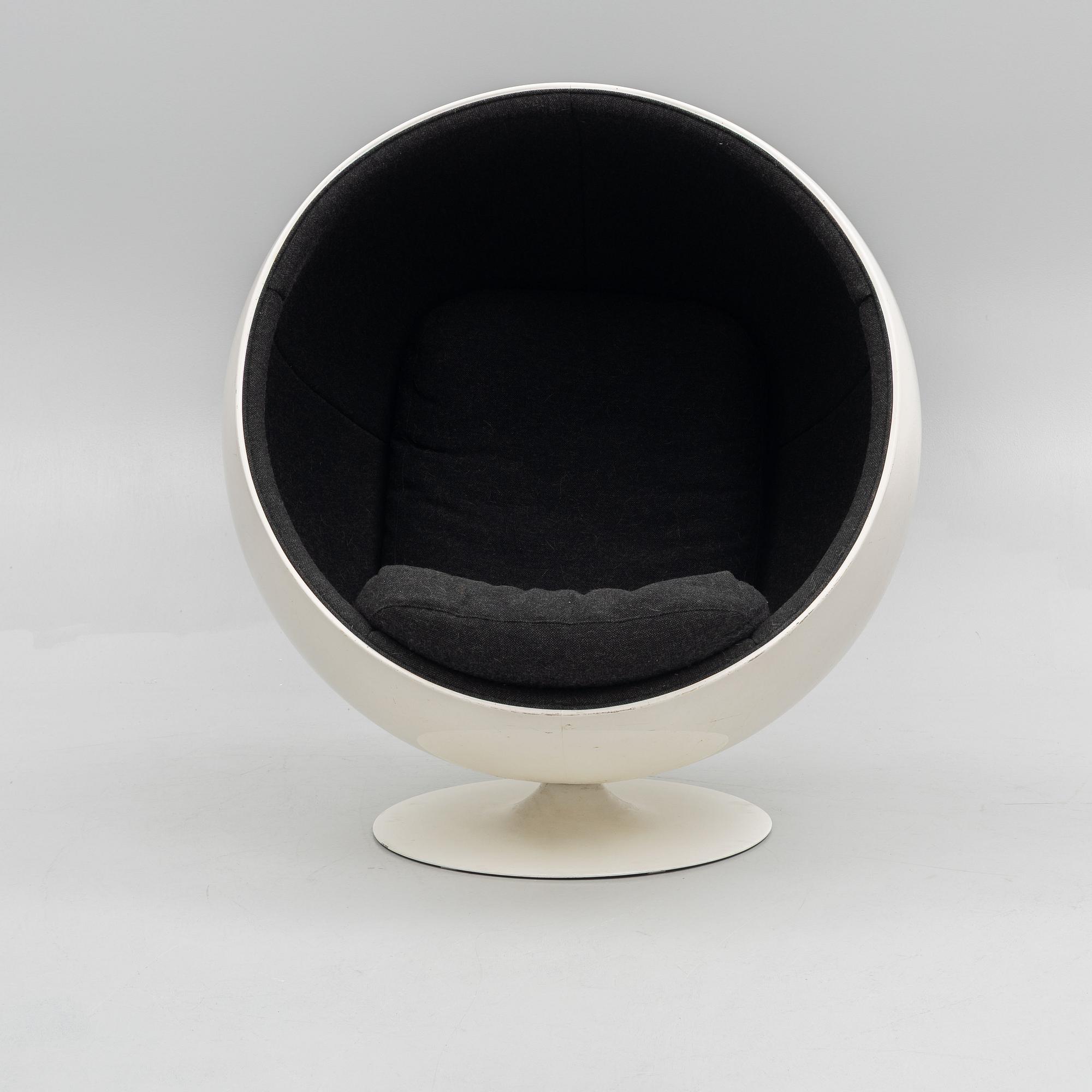 Eero Aarnio, a "Ball Chair", Adelta, Finland, post 1996.