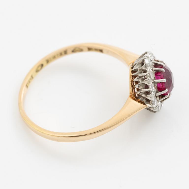 Ring in 18K gold set with a faceted synthetic ruby and eight-cut diamonds.