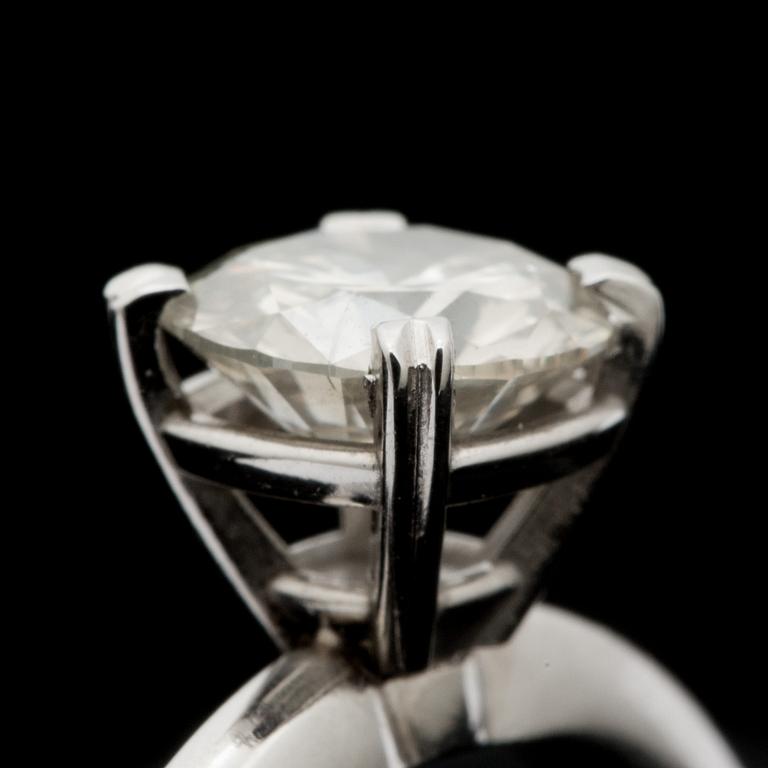 RING, 18k vitguld med briljantslipad diamant, totalt ca 1,2 ct. Vikt ca 4,9 gram.