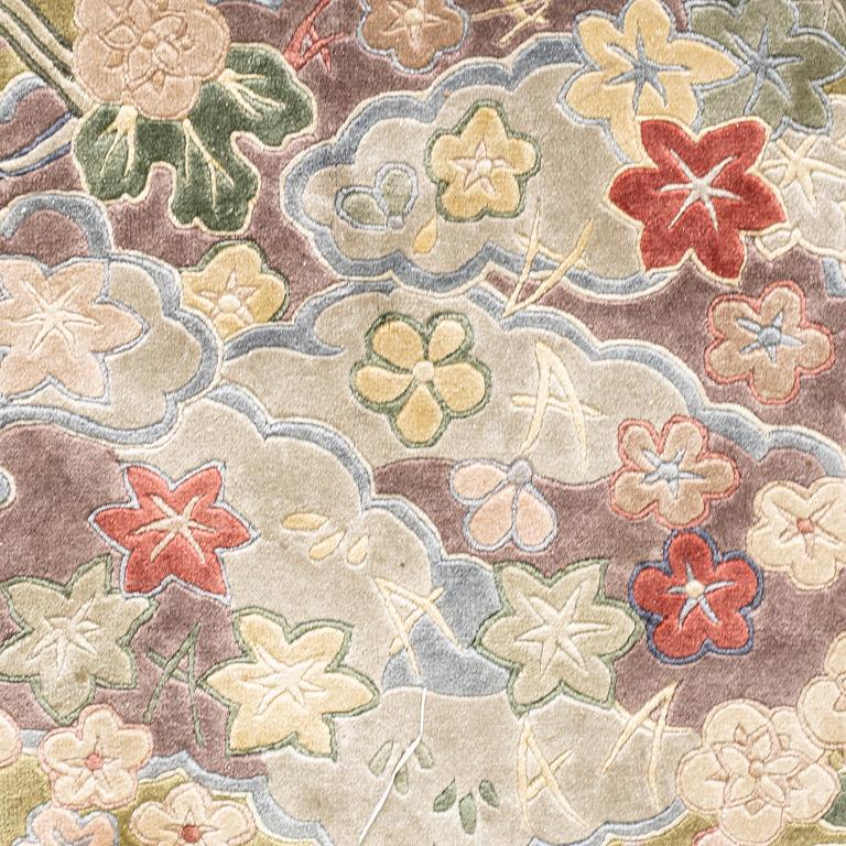 Matto, Old silk China, ca 242 x 170 cm.