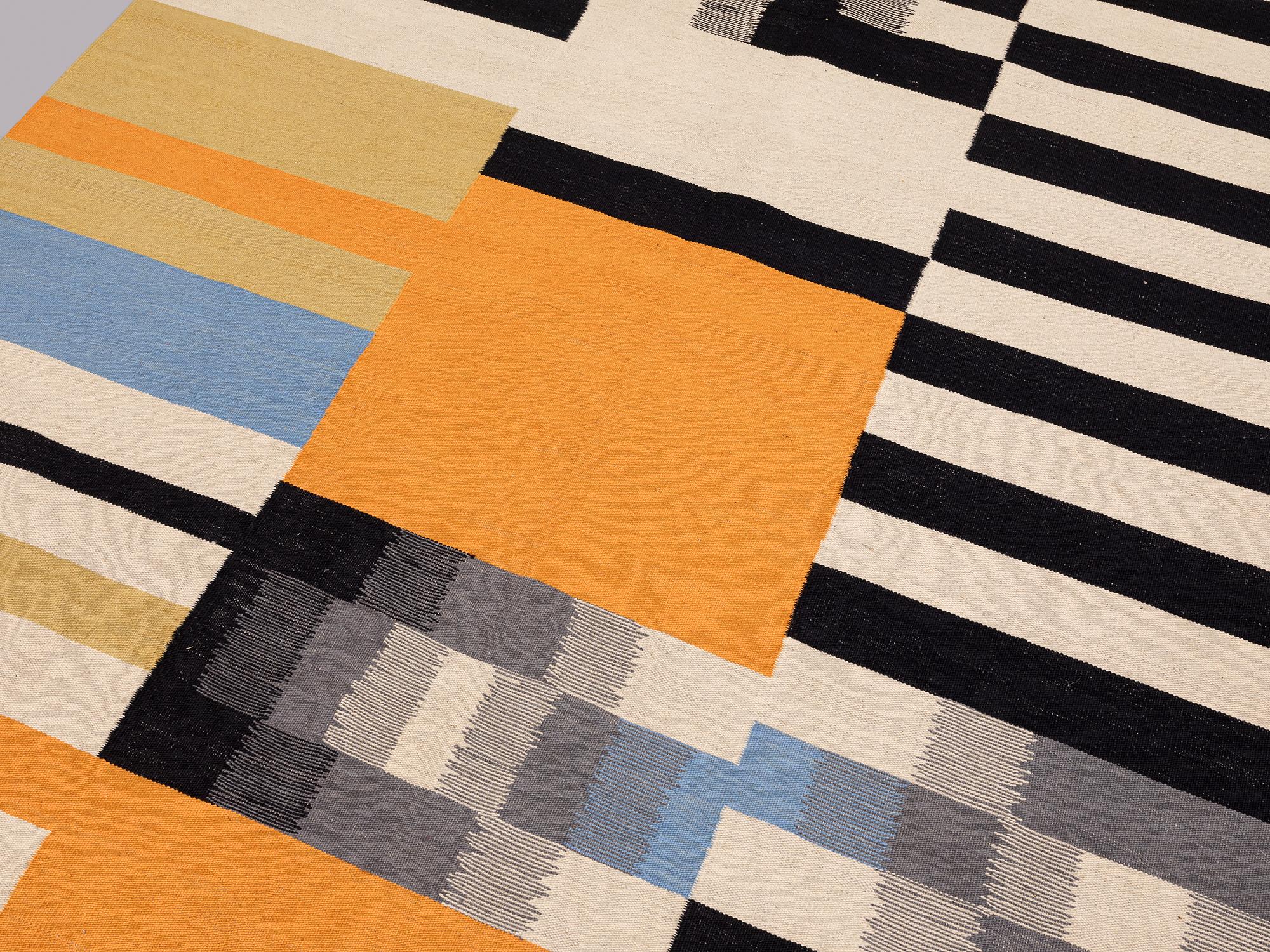 A Kilim rug, modern design, approx. 297 x 204 cm.