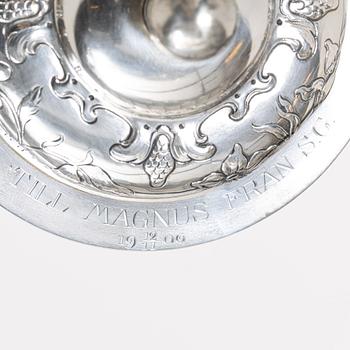 C.G. Hallberg, Dryckeskanna, silver, Stockholm 1903.