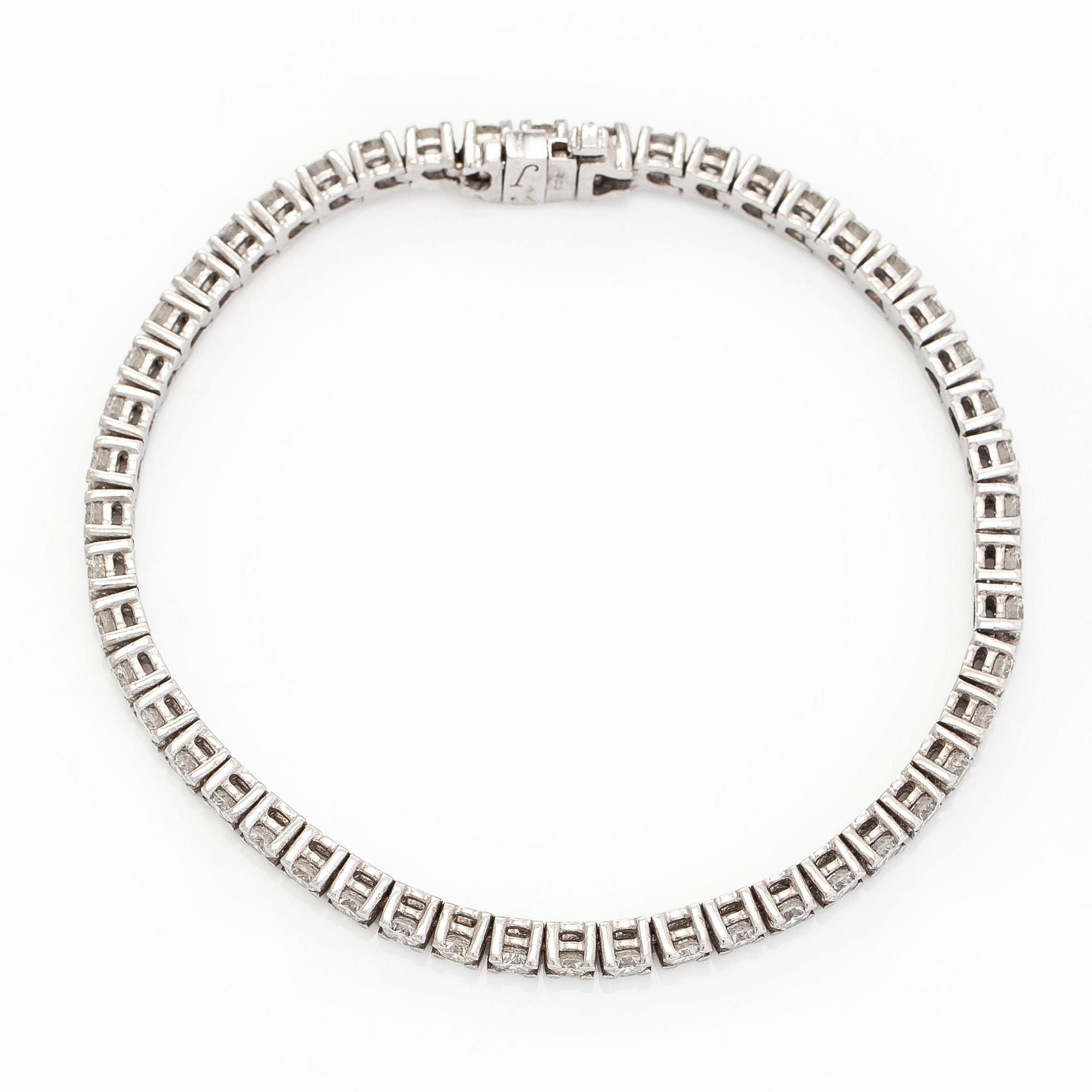 Tennisarmband, 14K vitguld och briljantslipade diamanter.