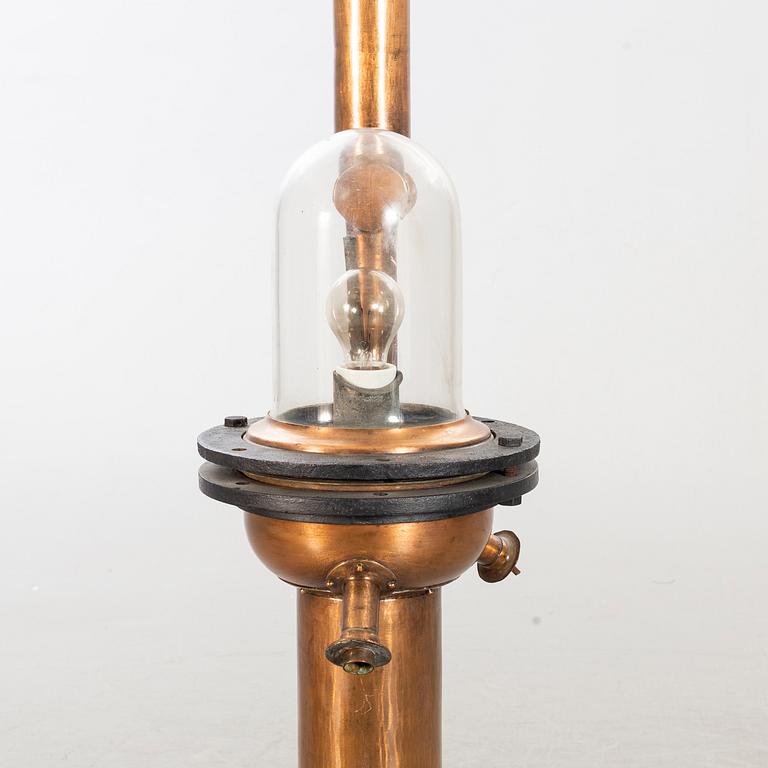 GOLVLAMPA / UTOMHUSBELYSNING, koppar, 1900-tal.