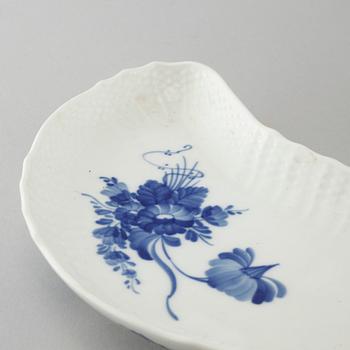 36 pieces of "Blå Blomst" porcelain from Royal Copenhagen, 20th century.