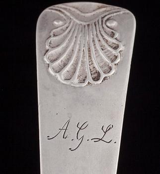 BESTICK, 35 delar, silver och nysilver, engelska, finska, ryska stämplar, 1845-1900-talets mitt. Total silvervikt 465 g.