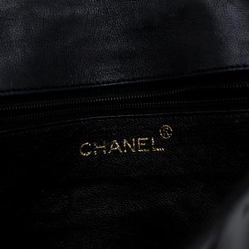 CHANEL, a black quilt leather shoulder bag.