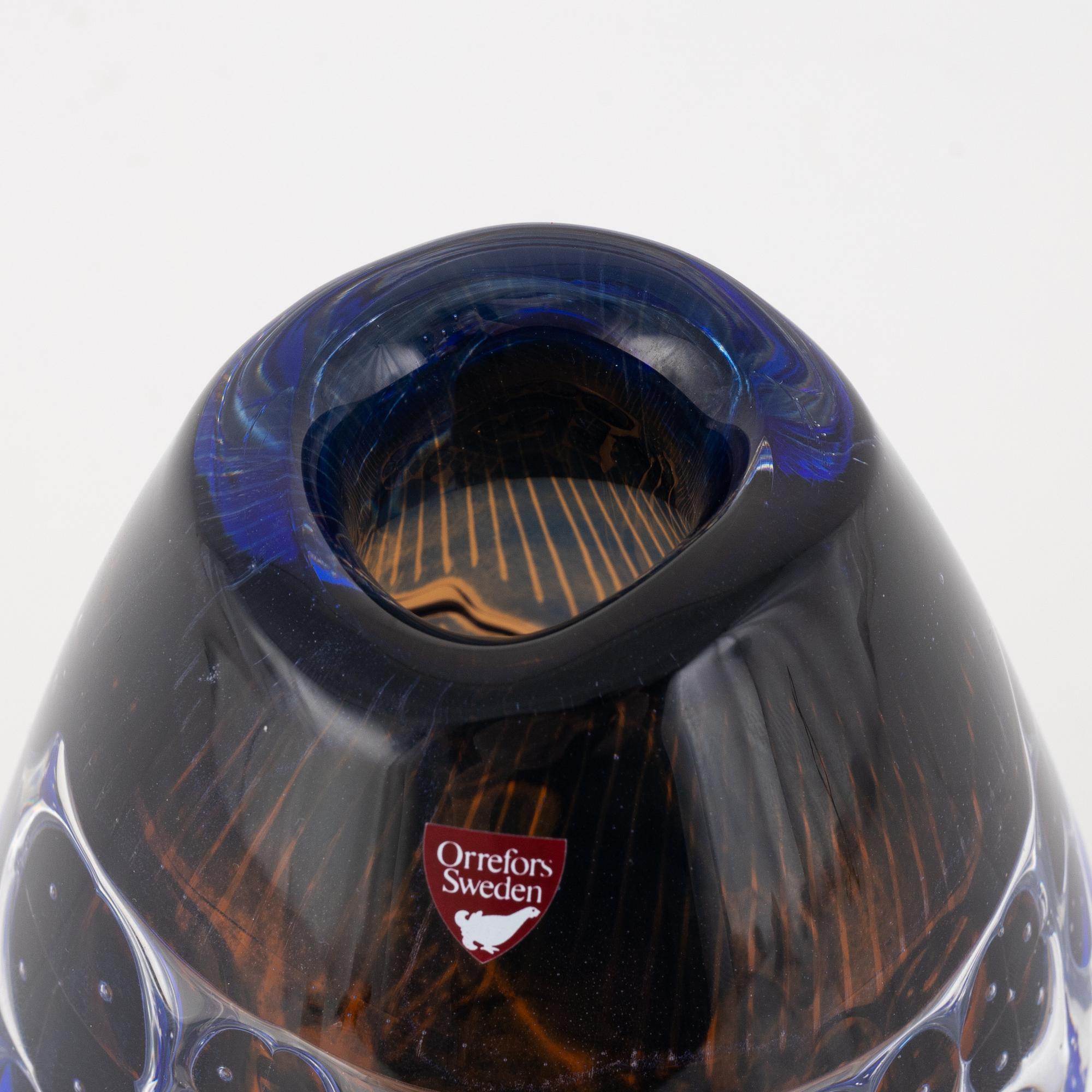 Edvin Öhrström, a 'Flickan och duvan' ariel vase, Orrefors 1979.