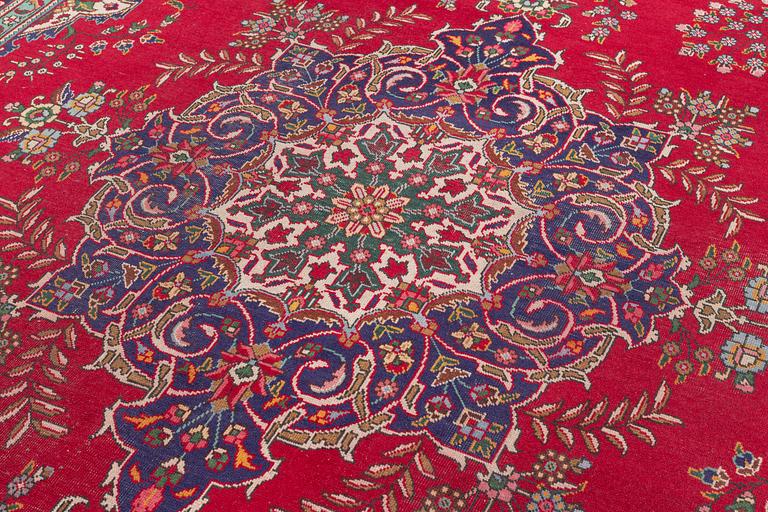 A Tabriz carpet, circa 282 x 293 cm.