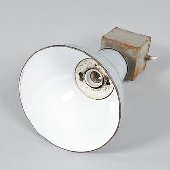 INDUSTRILAMPA, omkring 1900-talets mitt. Höjd 55 cm.