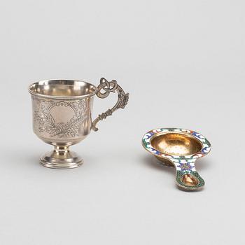 A russian cup and strainer in silver and enamel from 1896 and after 1958.