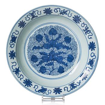 966. A blue and white charger, Ming dynasty, 1540's.