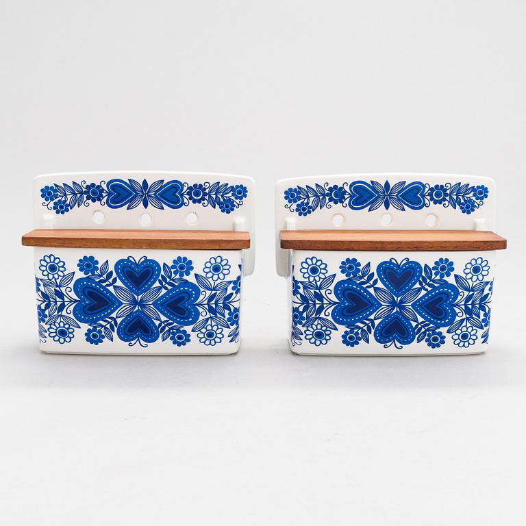 Raija Uosikkinen, Two faience wall jars "Sirpa"for Arabia, 1960s.