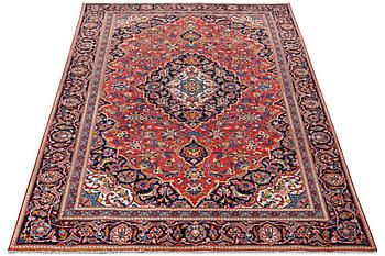 A carpet, Kashan, ca. 280 x 173 cm.