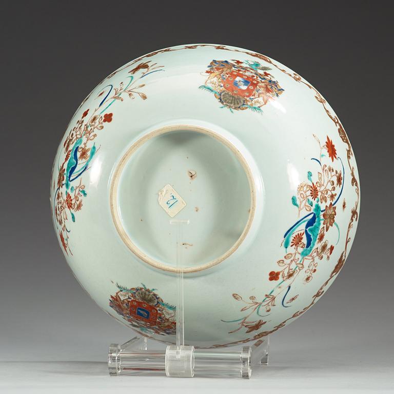 BÅLSKÅL, vapenporslin, Qingdynastin, Qianlong (1736-1795).