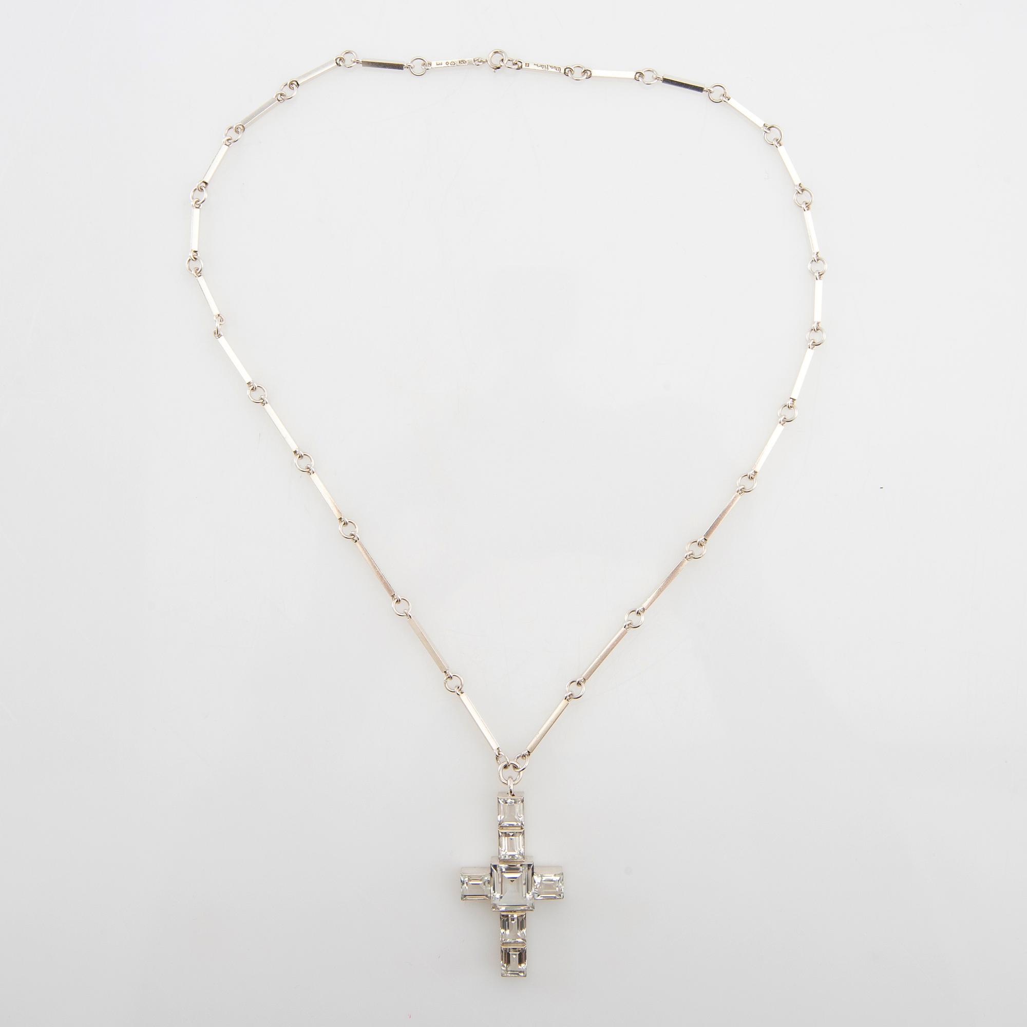 Wiwen Nilsson, Collier av silver och fasetterade bergkristaller i form av ett kors, Lund 1937.