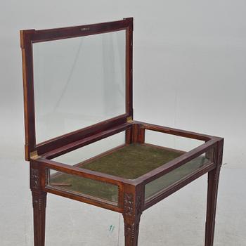 MONTERBORD, Louis XVI-stil. 1900-tal.