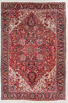 Carpet, semi-antique Heriz, northwestern Persia, approx. 400 x 295 cm.