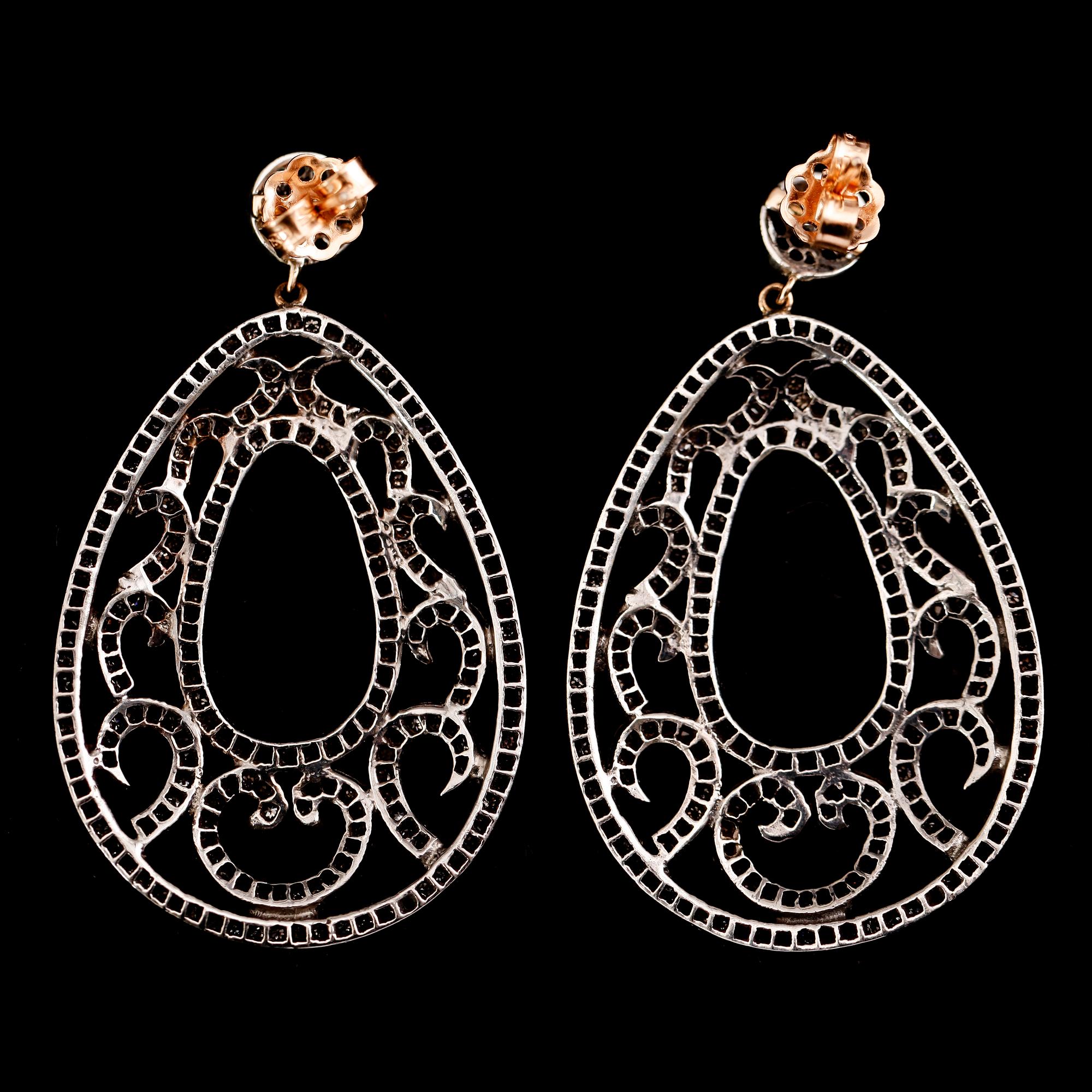 ÖRHÄNGEN, 1 par, 18 k roséguld och silver, diamanter tot 2.72 ct.