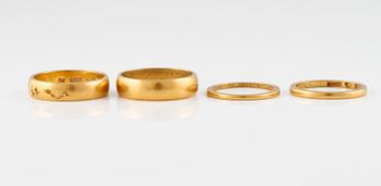 RINGAR, 4 st, 23K guld. Vikt 22,6 gram.
