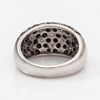 Ring, 14K vitguld, svarta och färglösa diamanter ca 2.20 ct tot. Moskva efter 1994.