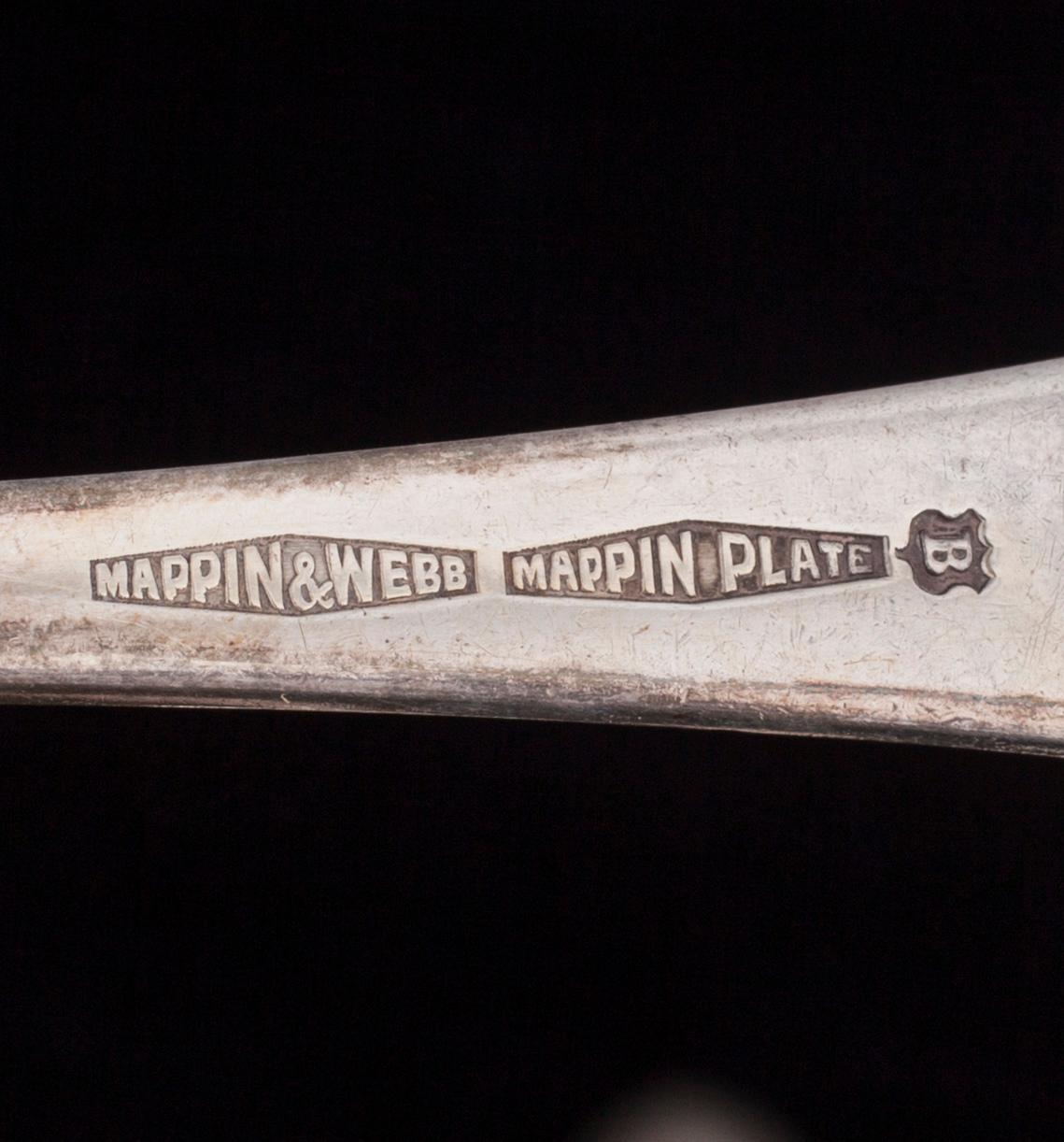 BESTICK, 35 delar, silver och nysilver, engelska, finska, ryska stämplar, 1845-1900-talets mitt. Total silvervikt 465 g.