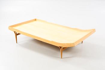 BRUNO MATHSSON, säng, "T 303, BERLIN 60", firma Karl Mathsson, Värnamo, daterad 1974.