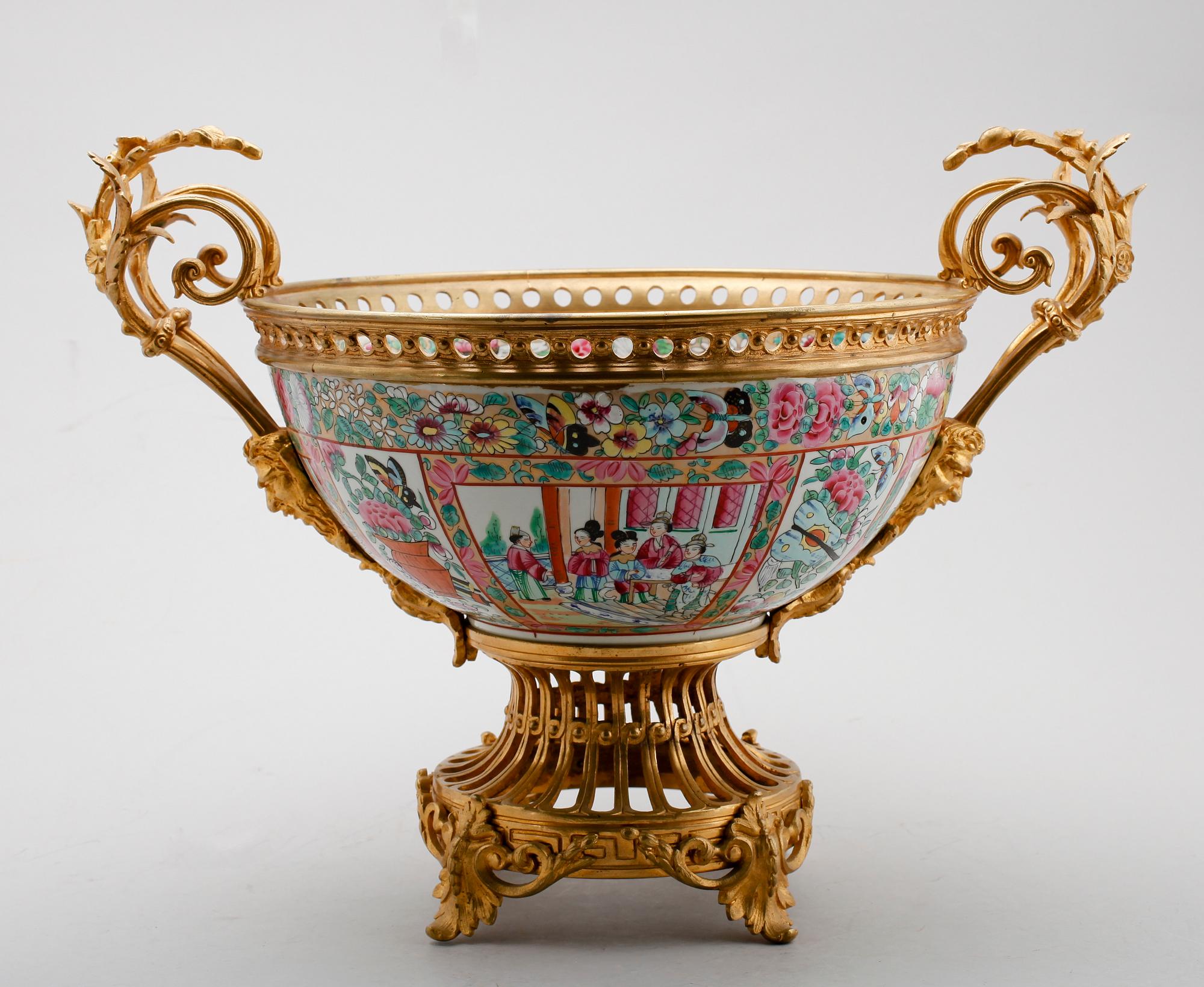 BÅLSKÅL, porslin, Kina, Kanton, beslag av förgylld metall, 1800-/1900-tal.