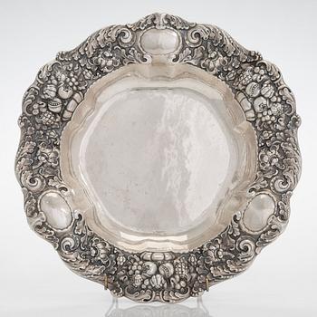A silver centrepiece bowl, import mark Oskar Lindroos, Helsinki 1929.
