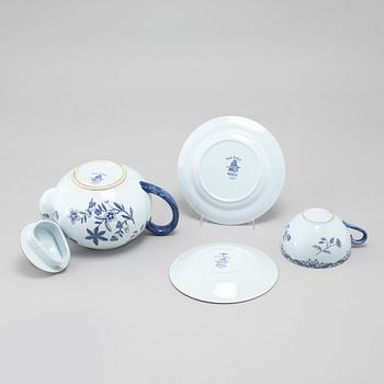 12 pieces of "Ostindia" table ware in earthenware, Rörstrand, 20th century.