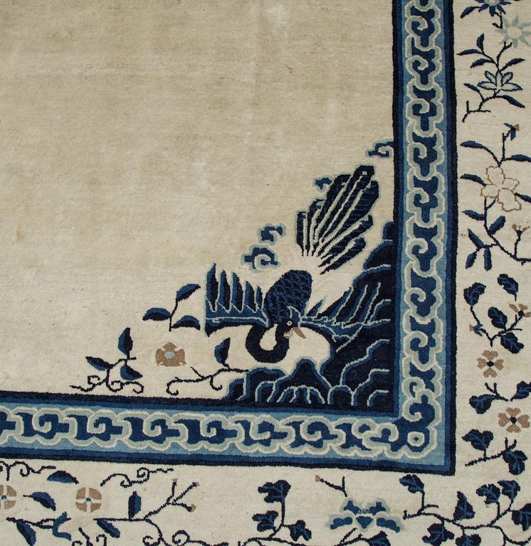 Matto, a semi-antique China, ca 348,5-350 x 279,5-282,5 cm.