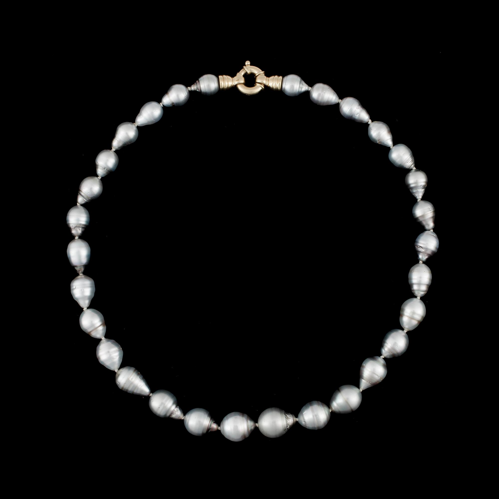 COLLIER, barocka odlade South Sea pärlor, lås i 14k guld. Urban Flyxe, 2000-tal.