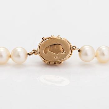 A cultured pearl necklace and bracelet, clasp in 14K gold.