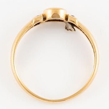 Ring, 18K gold with brilliant-cut diamonds.
