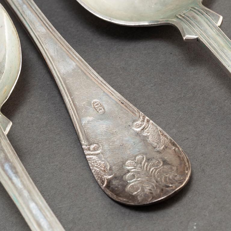 Sixteen 18th and 19th Century silver spoons.