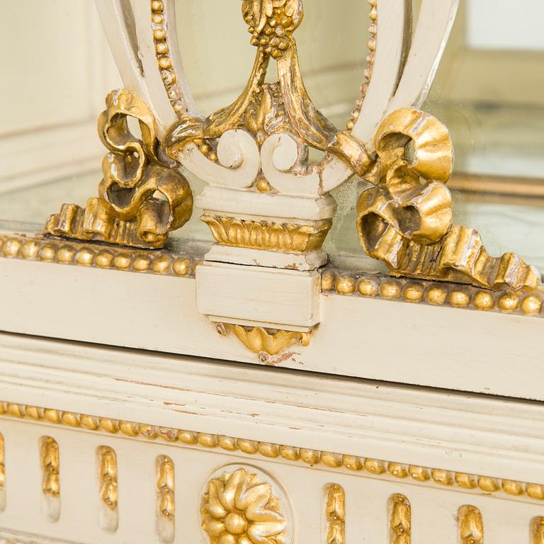 A late Gustavian style cabinet/display cabinet, early 20th century.