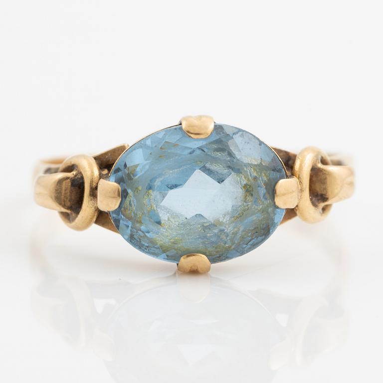 Ring 18K guld med syntetisk blå spinell.