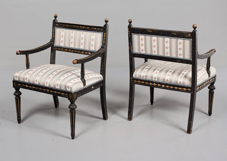 FÅTÖLJER, ett par, tidigt 1900-tal.