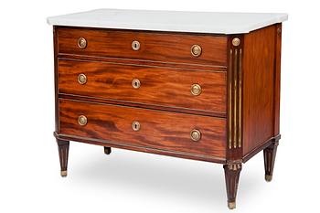546. CHEST OF DRAWERS.
