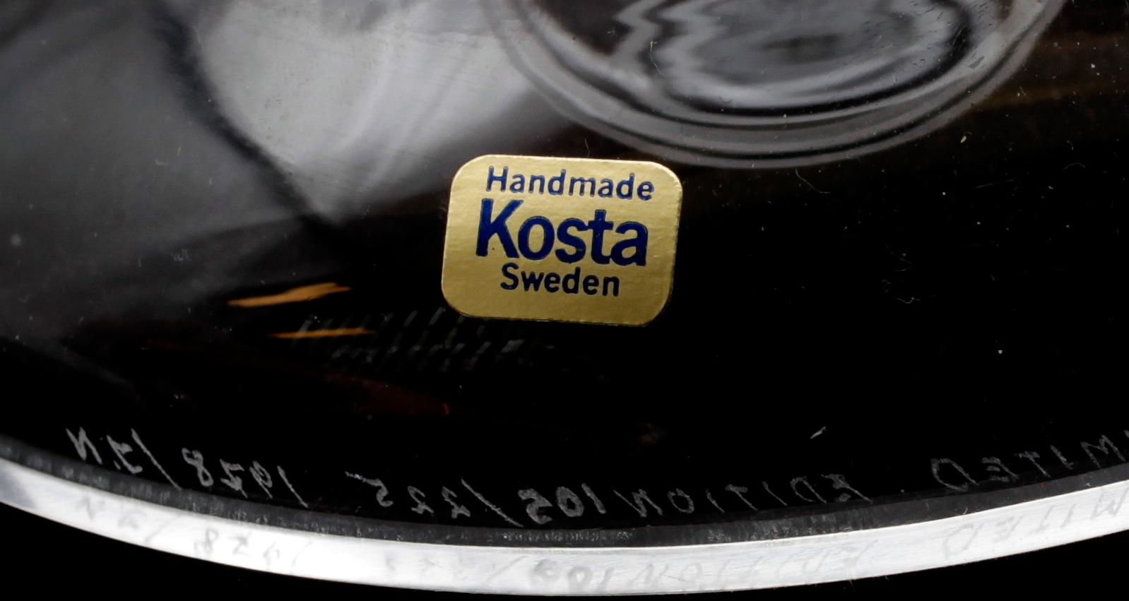 PRAKTURNA, glas, "Linnéskålen", Lisa Bauer, Kosta, signerad, numrerad 105/225 och daterad 1978.