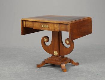 139. SALONGSBORD. Karl Johan.