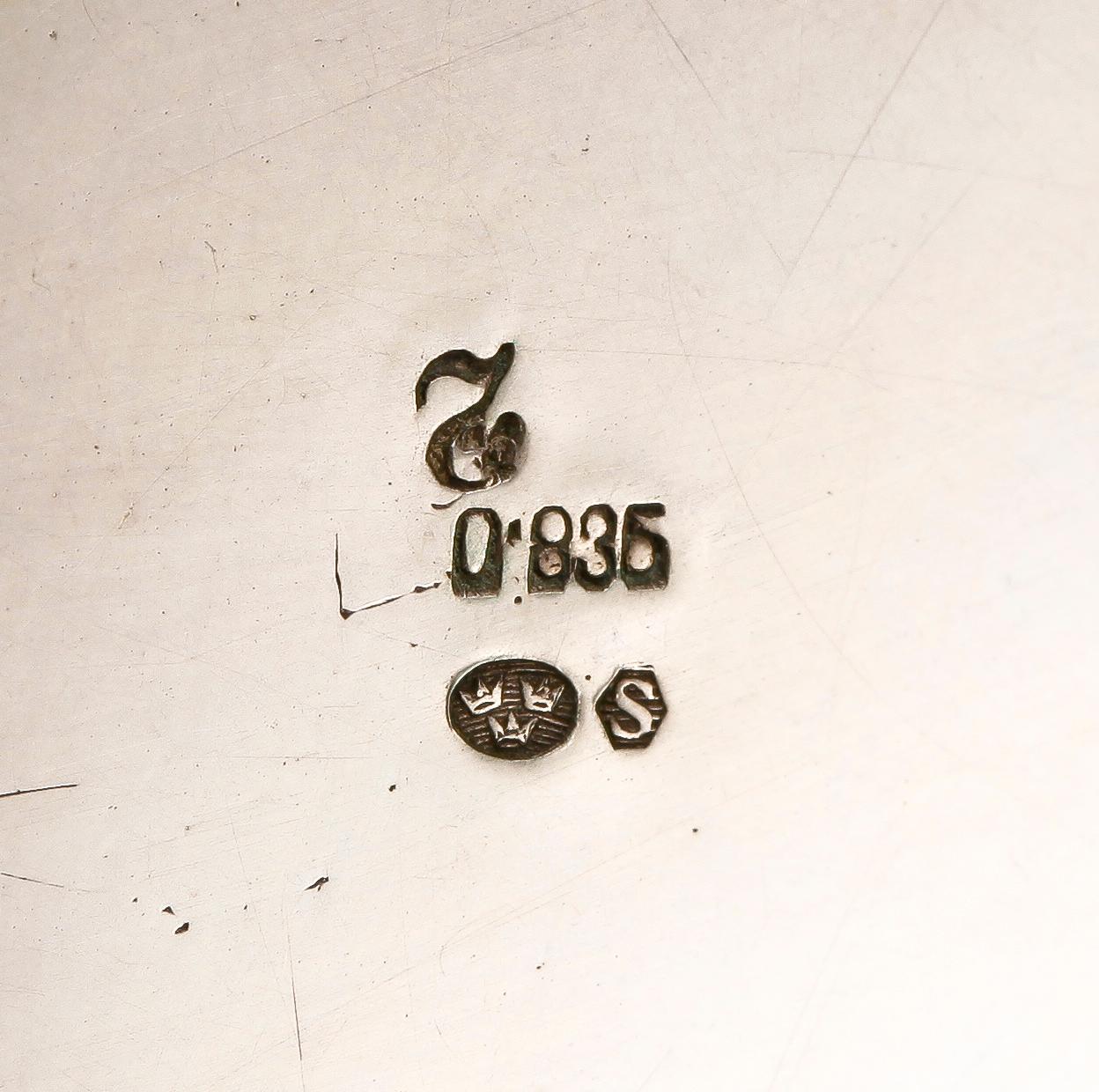 SOCKERSKÅL samt GRÄDDKANNA, silver, rokokostil, 1900-talets första hälft. Tot ca 780 g.